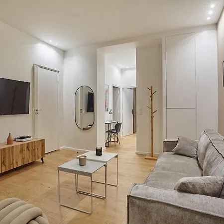 New 2 Bedrooms Center Of By Prestige Daire Paris