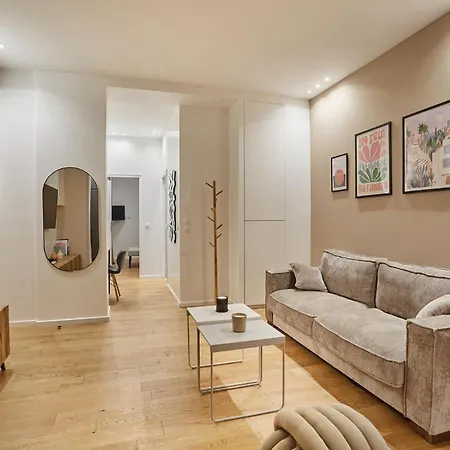 Apartment New 2 Bedrooms Center Of By Prestige Paris
