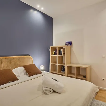 New 2 Bedrooms Center Of By Prestige Appartement Parijs