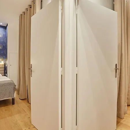New 2 Bedrooms Center Of By Prestige Appartement Parijs