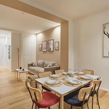 New 2 Bedrooms Center Of By Prestige Appartement Parijs